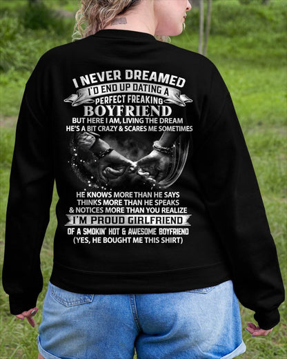 I NEVER DREAMED I’D END UP DATING A PERFECT FREAKING BOYFRIEND, I’M PROUD GIRLFRIEND - SHIRT GIFT FOR GIRLFRIEND FROM BOY FRIEND - HLT00 (SKU2610-132)